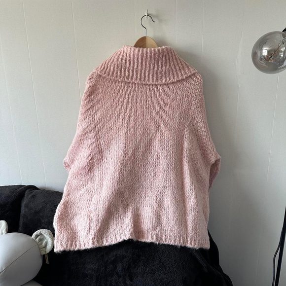 Pink cozy oversized knit sweater - Picture 2 of 5
